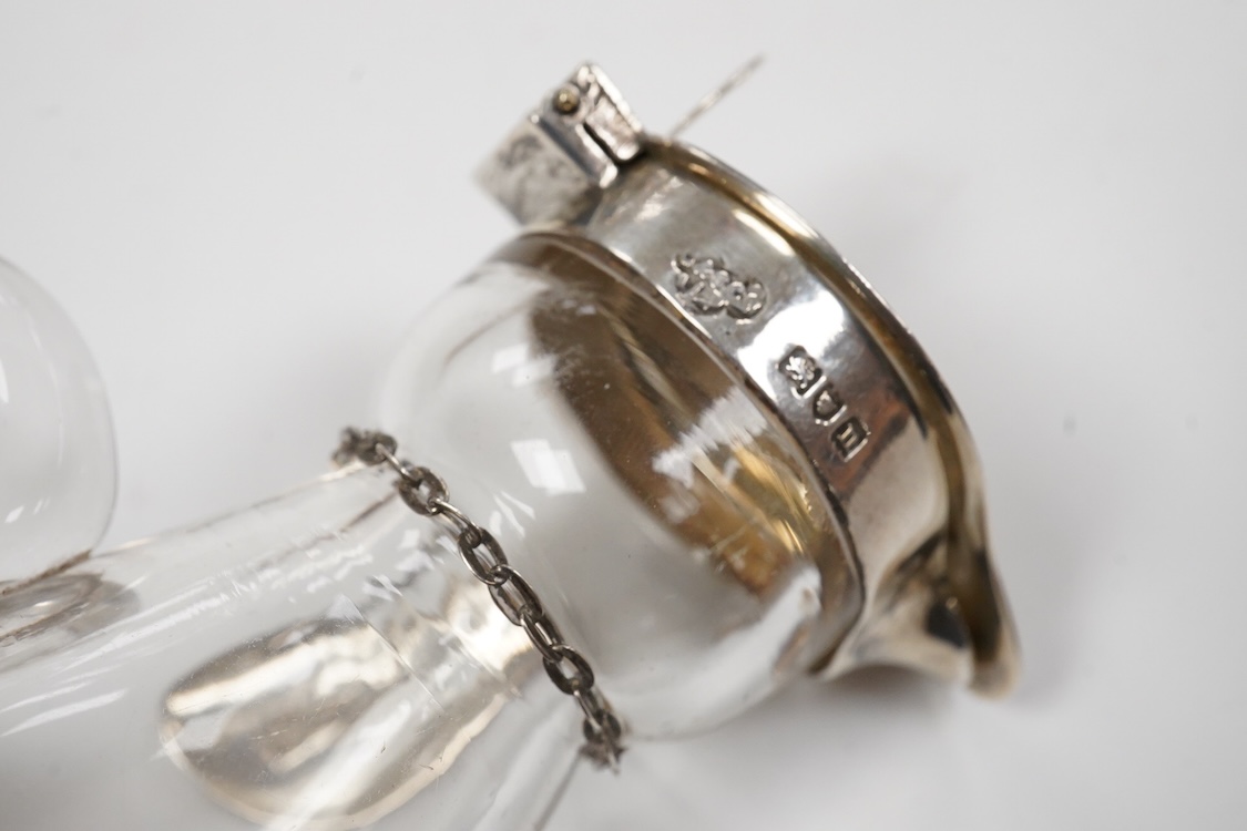 An Edwardian silver mounted glass whisky noggin and matching silver 'Whisky' label by Goldsmiths & Silversmiths Co Ltd, London, 1907, height 10.8cm.